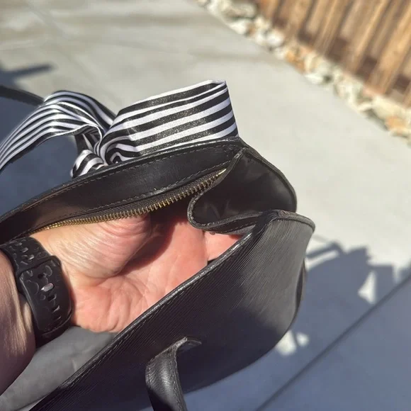 Louis Vuitton Black Authentic Epi Saint Jacques GM - VI0923 - Picture 16 of 16